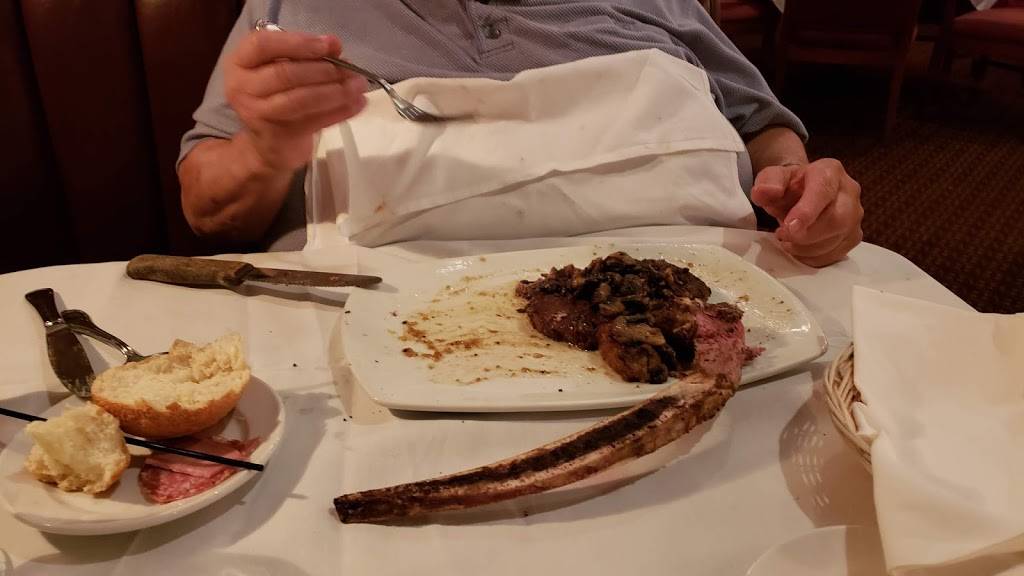 Lellis Inn | restaurant | 885 N Opdyke Rd, Auburn Hills, MI 48326, USA | 2483734440 OR +1 248-373-4440