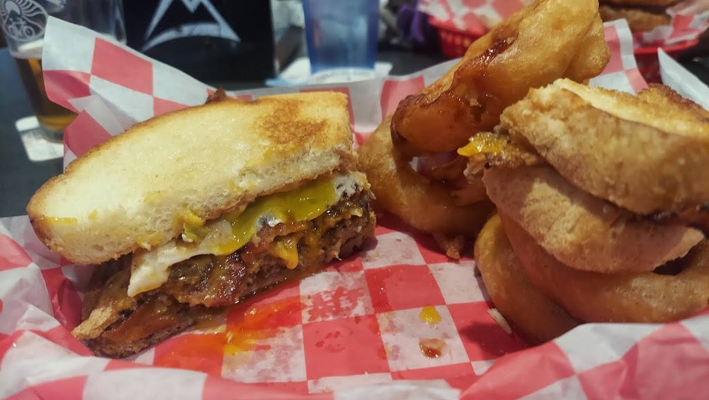 Rail 19 Bar & Grill | restaurant | 110 SW Railway St, Lonsdale, MN 55046, USA | 5077445528 OR +1 507-744-5528