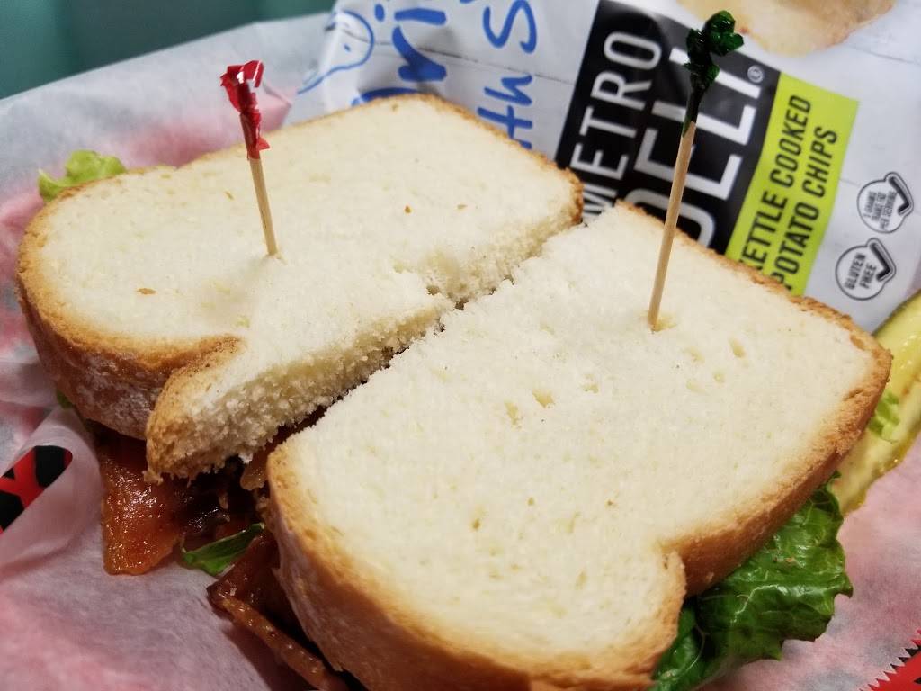 Top of the Hill Pub & Grill | restaurant | 1901 Main Street, Street Level, Bethlehem, NH 03574, USA | 6038695556 OR +1 603-869-5556