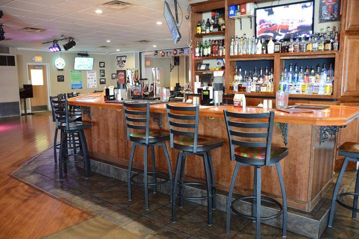 Crossroads Bar and Grill | night club | 4767 Scottsville Rd, Bowling Green, KY 42104, USA | 2707459191 OR +1 270-745-9191