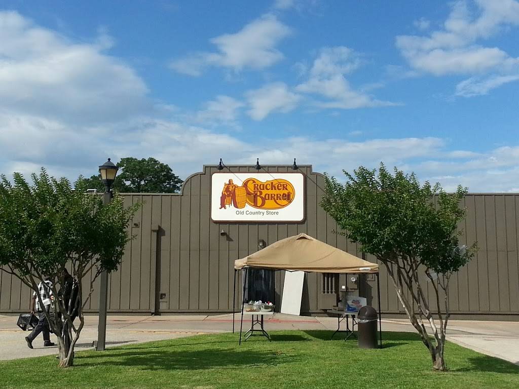 Cracker Barrel Old Country Store | restaurant | 889 S Stemmons Fwy, Lewisville, TX 75067, USA | 9724366813 OR +1 972-436-6813