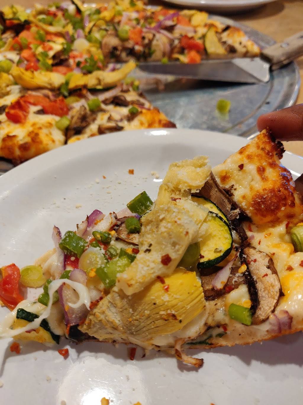 Round Table Pizza | meal delivery | 3567 Geary Blvd, San Francisco, CA 94118, USA | 4153875054 OR +1 415-387-5054