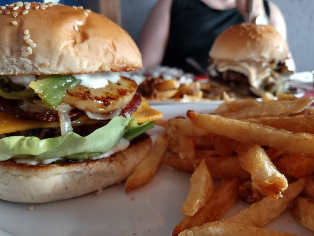 Bettys Authentic American Burgers | restaurant | Popotla KM 28, Villa Corona del Mar, 22713 Rosarito, B.C., Mexico | 016611162160 OR +52 661 116 2160