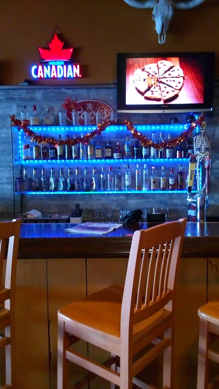 Wild Wing | restaurant | 17205 Leslie St #4, Newmarket, ON L3Y 8E4, Canada | 9058366400 OR +1 905-836-6400