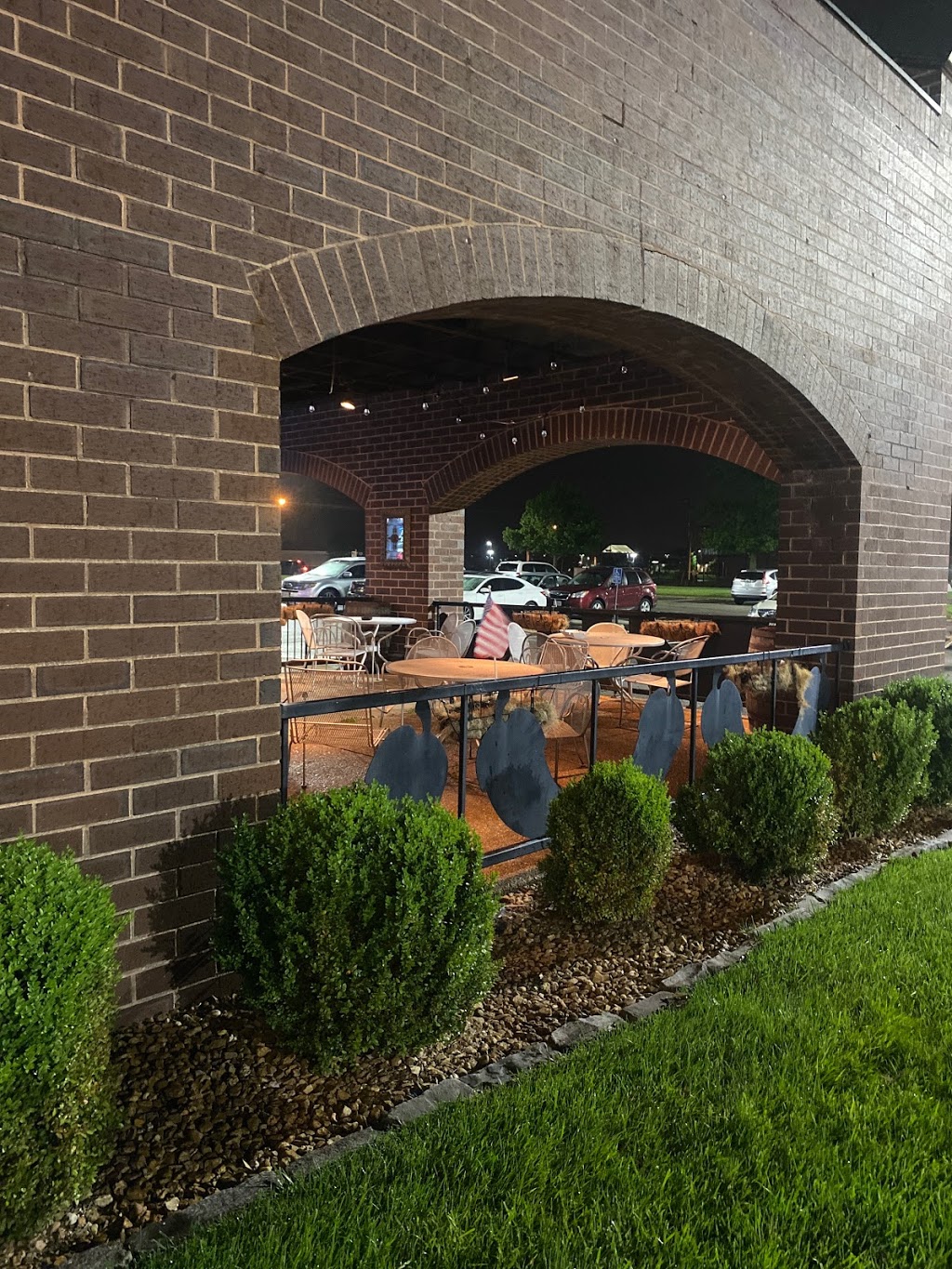 The Crafty Chameleon Brewery and Pizza | restaurant | 1384 Clarkson Clayton Center, Ellisville, MO 63011, USA | 6362209144 OR +1 636-220-9144