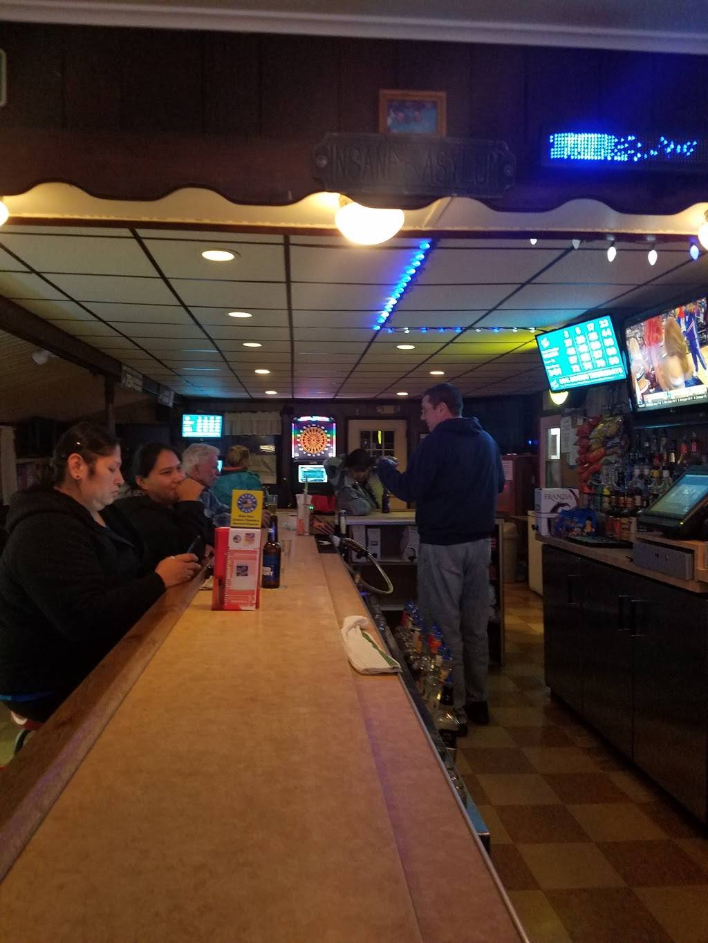 Strohs Tavern | restaurant | 9566 Lake Shore Rd, Angola, NY 14006, USA | 7165490480 OR +1 716-549-0480