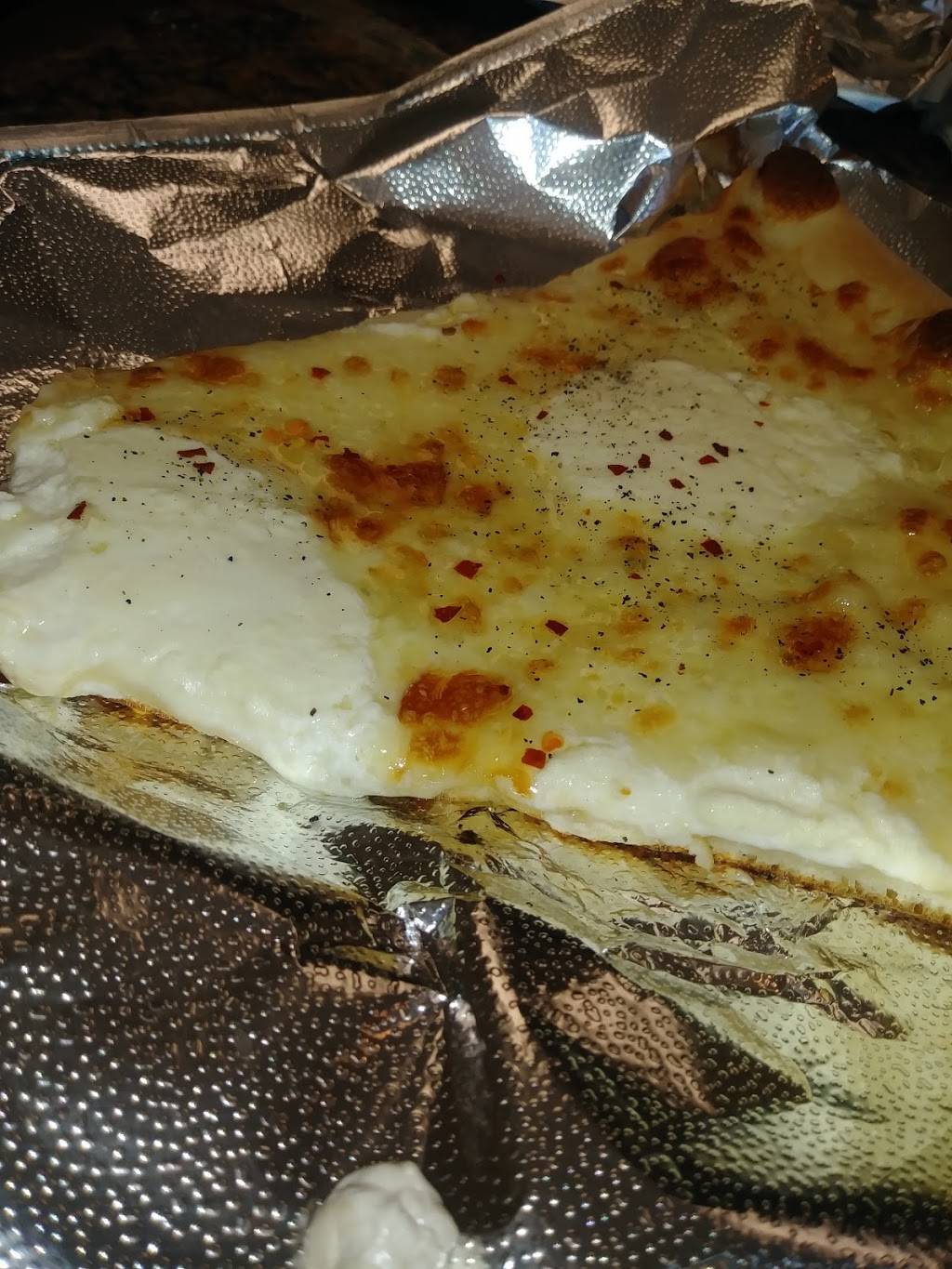 Emilios Pizza | restaurant | 3843 E Tremont Ave, Bronx, NY 10465, USA | 7184090929 OR +1 718-409-0929