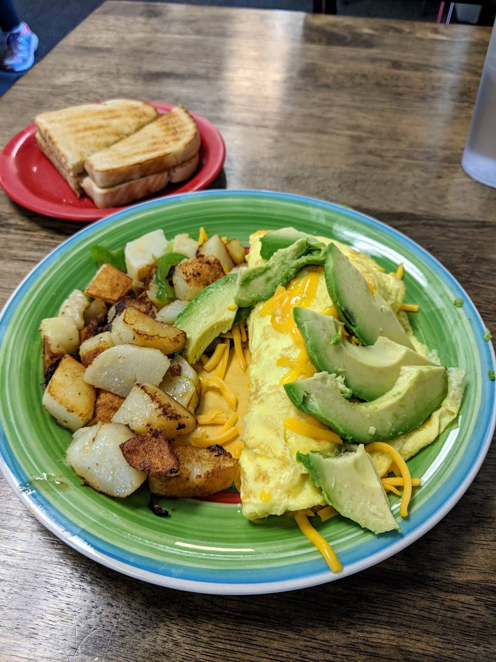 McBrayers Hometown Cafe | restaurant | 1081 Solano St # A, Corning, CA 96021, USA | 5308244383 OR +1 530-824-4383