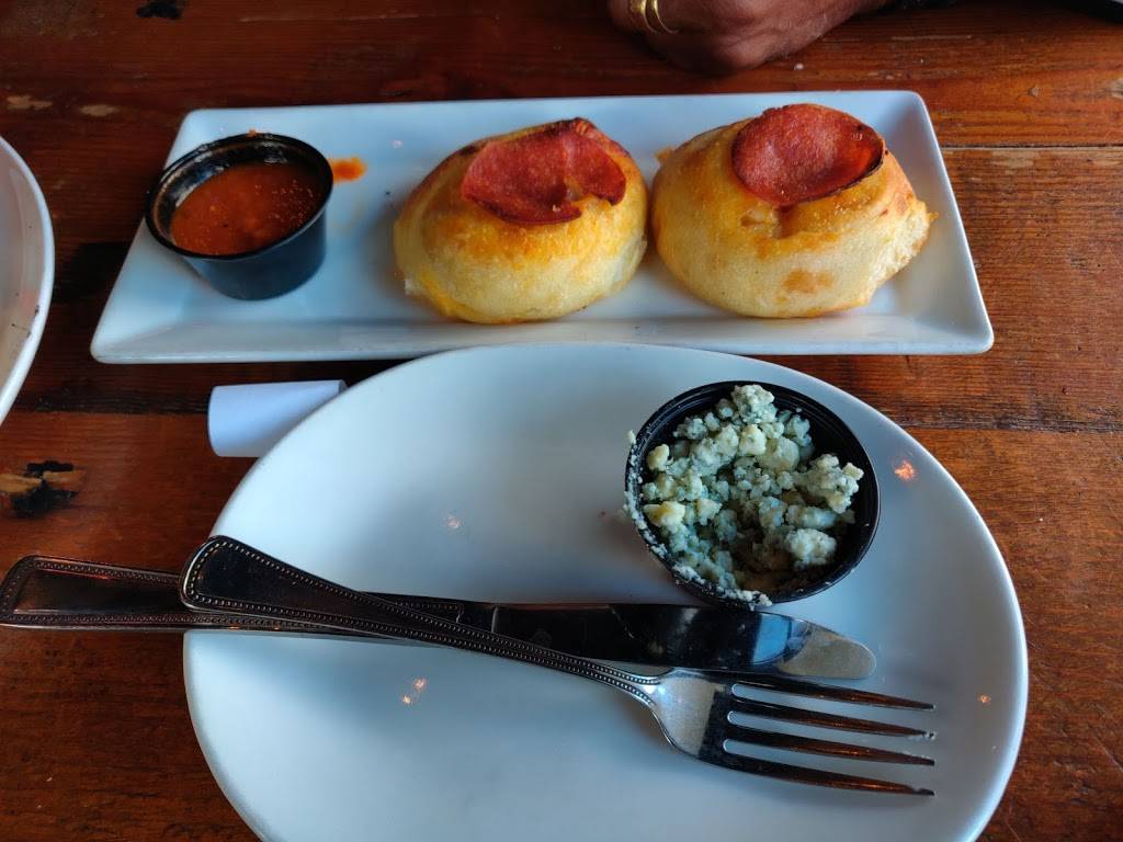 Flattop Pizza + Pool | restaurant | 600 W 6th Ave, Anchorage, AK 99501, USA | 9076777665 OR +1 907-677-7665