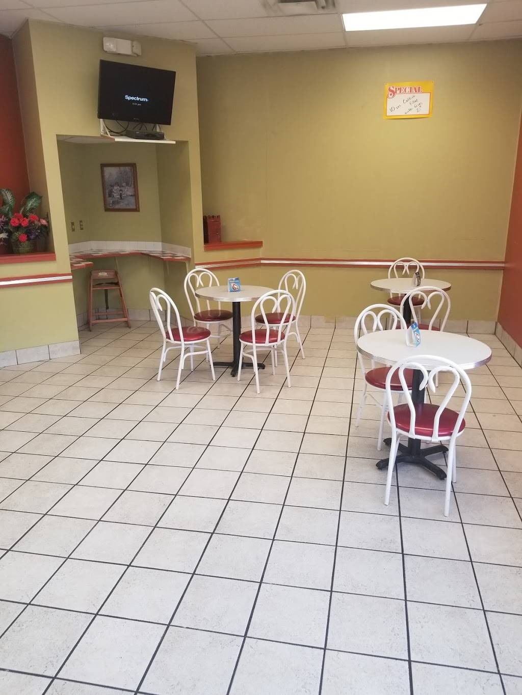 Jordans Fish.Chicken.Gyros | restaurant | 100 S Cooper Ave, Lockland, OH 45215, USA | 5133766223 OR +1 513-376-6223