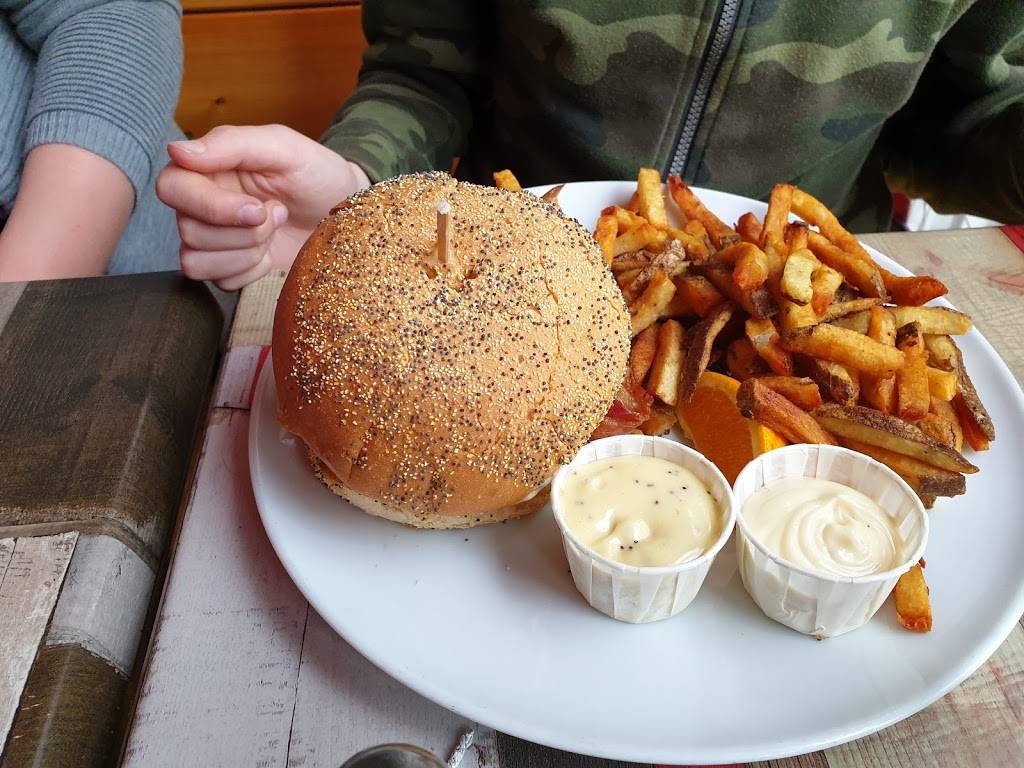 Chez Victor | restaurant | 4252 Rue Saint-Félix, Québec, QC G1Y 1X5, Canada | 4182043101 OR +1 418-204-3101