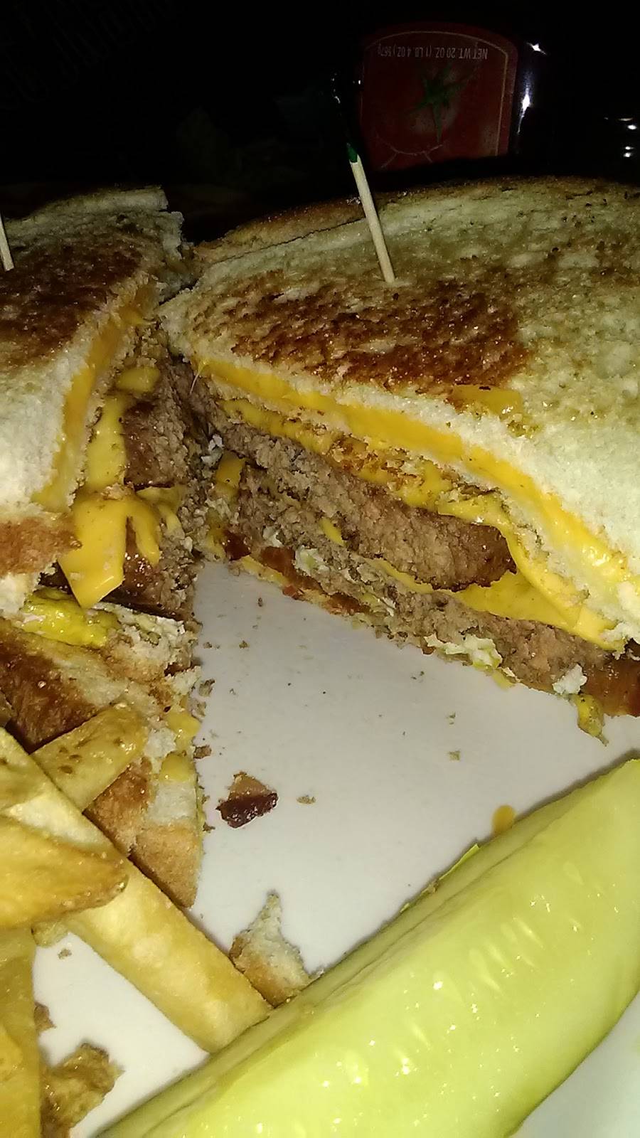 Mulligans Bar & Grill | restaurant | 830 Oregon Center Dr, Oregon, WI 53575, USA | 6088356422 OR +1 608-835-6422