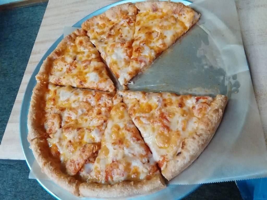 House of Pizza | restaurant | 8 Main Street, Triangle Plaza, Newport, ME 04953, USA | 2073682155 OR +1 207-368-2155