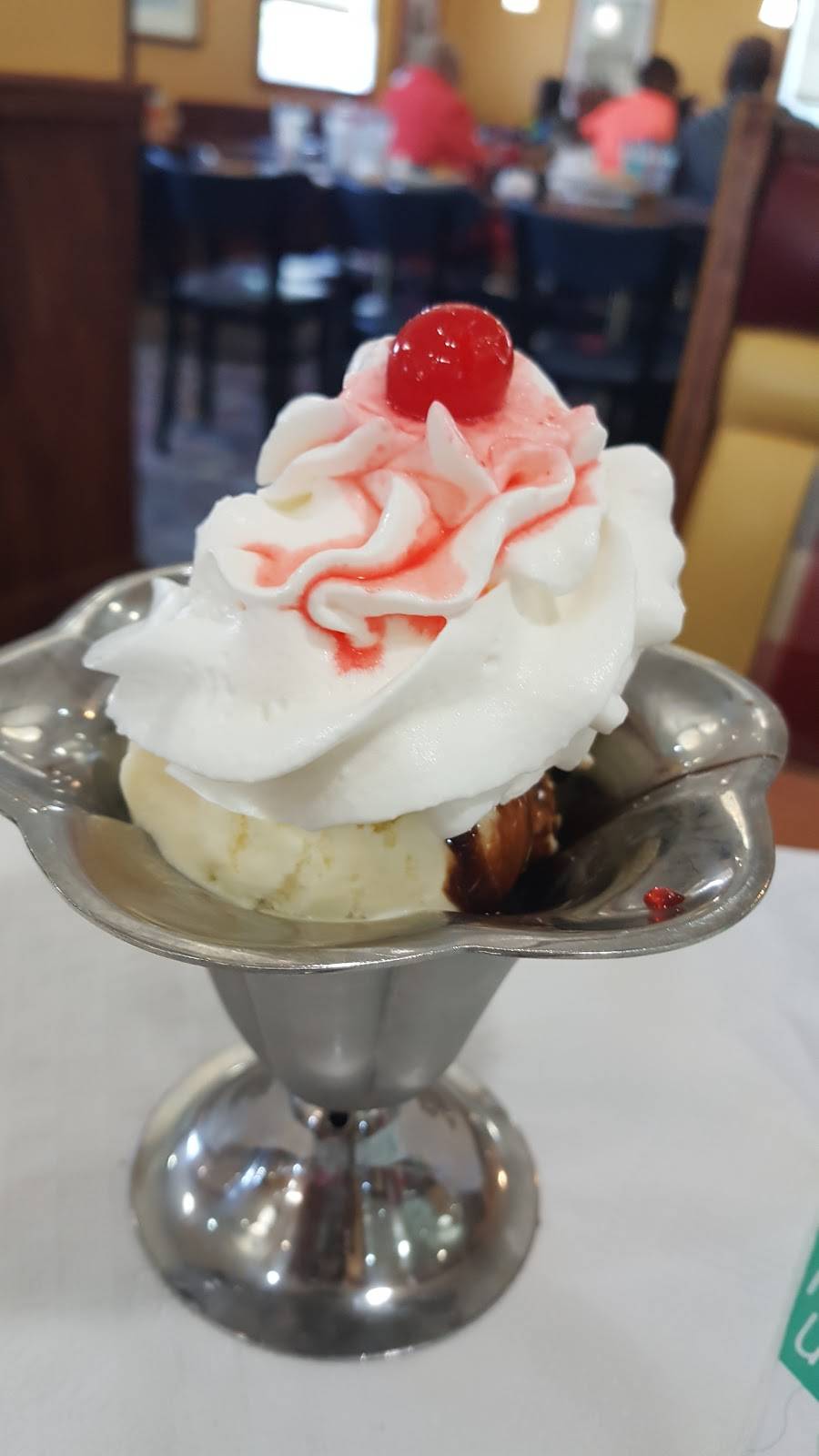 Friendlys | restaurant | 9165 Ridge Ave, Philadelphia, PA 19128, USA | 2154872233 OR +1 215-487-2233