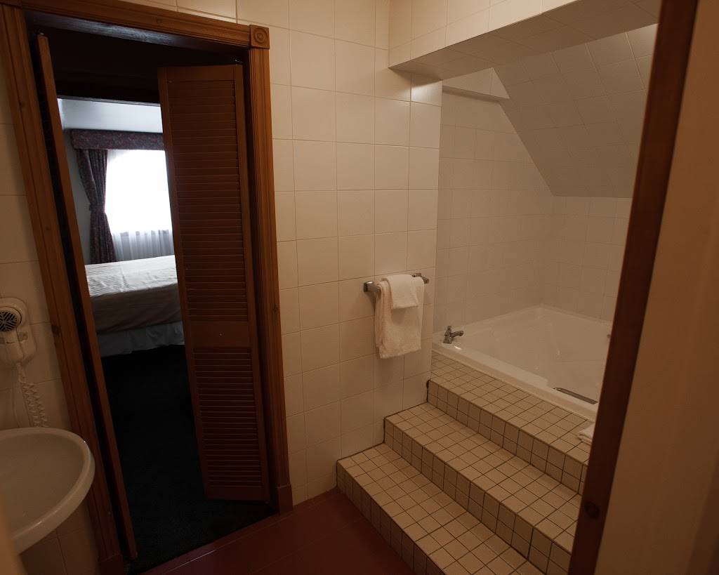 Hôtel Le Chantecler | restaurant | 1474 Chemin du Chantecler, Sainte-Adèle, QC J8B 1A2, Canada | 4502293555 OR +1 450-229-3555