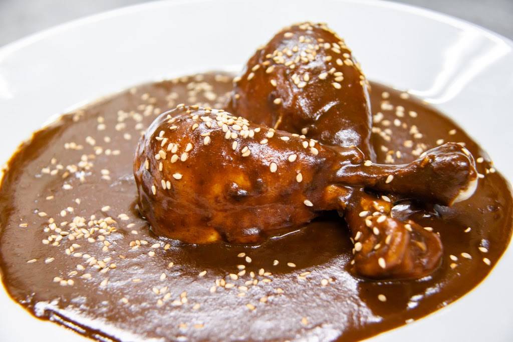 Tavos Signature Cuisine | restaurant | 5814 W Bluemound Rd, Milwaukee, WI 53213, USA | 4142398888 OR +1 414-239-8888