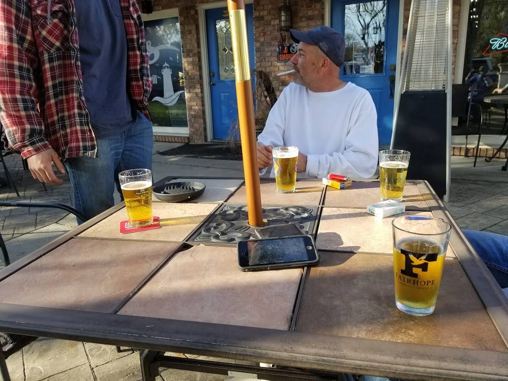 Vals Sports Bar & Grill | restaurant | 1600 Government St, Ocean Springs, MS 39564, USA | 2283279210 OR +1 228-327-9210