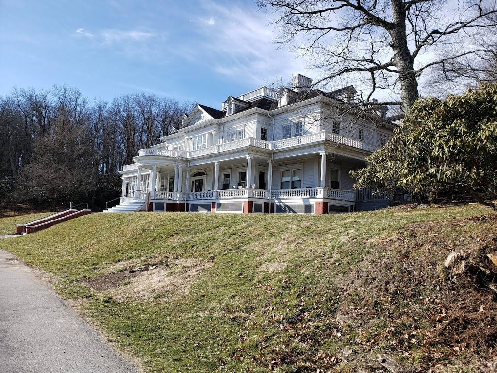 Starbucks | cafe | 235 Medical Park Rd, Mooresville, NC 28117, USA | 7046628425 OR +1 704-662-8425