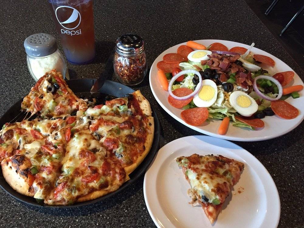 Mamas Pizza | restaurant | 15615 Pacific St #2187, Omaha, NE 68118, USA | 4029335090 OR +1 402-933-5090
