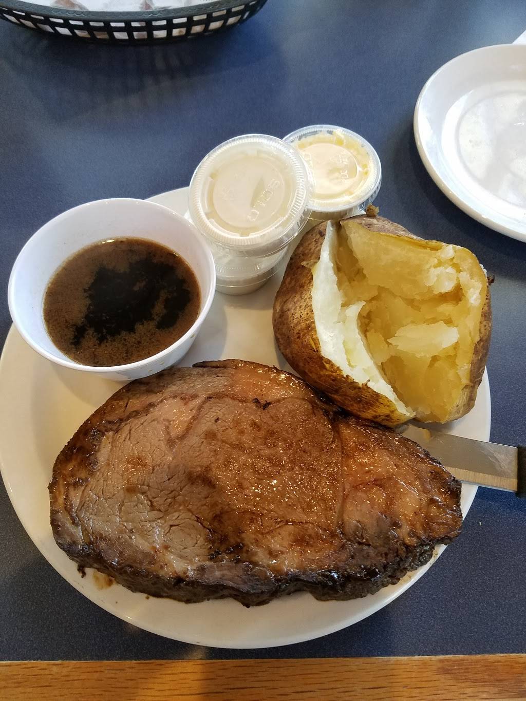 Bryants Off 6 | restaurant | 107 W Marengo Rd, Tiffin, IA 52340, USA | 3195452053 OR +1 319-545-2053