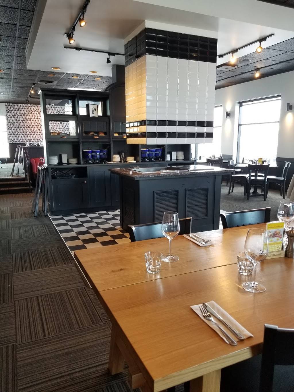 Restaurant Pacini | restaurant | 2001 Rue Léonard-de-Vinci, Sainte-Julie, QC J3E 1Z2, Canada | 4509225995 OR +1 450-922-5995