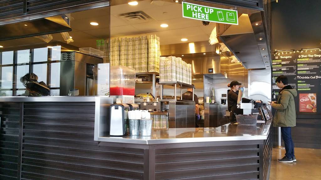 Shake Shack | restaurant | 2093 Smith Haven Plaza, Lake Grove, NY 11755, USA | 6312461096 OR +1 631-246-1096