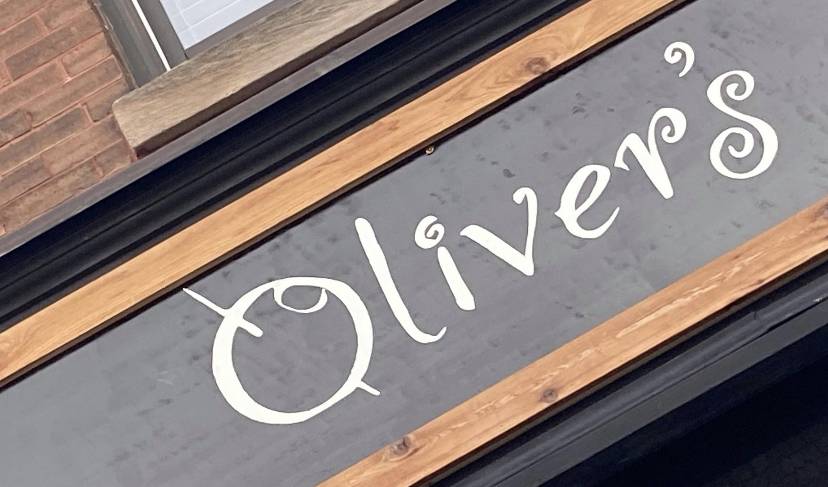 Olivers Bar and Grill | restaurant | 228 Main St, Woodstock, IL 60098, USA | 8155275222 OR +1 815-527-5222
