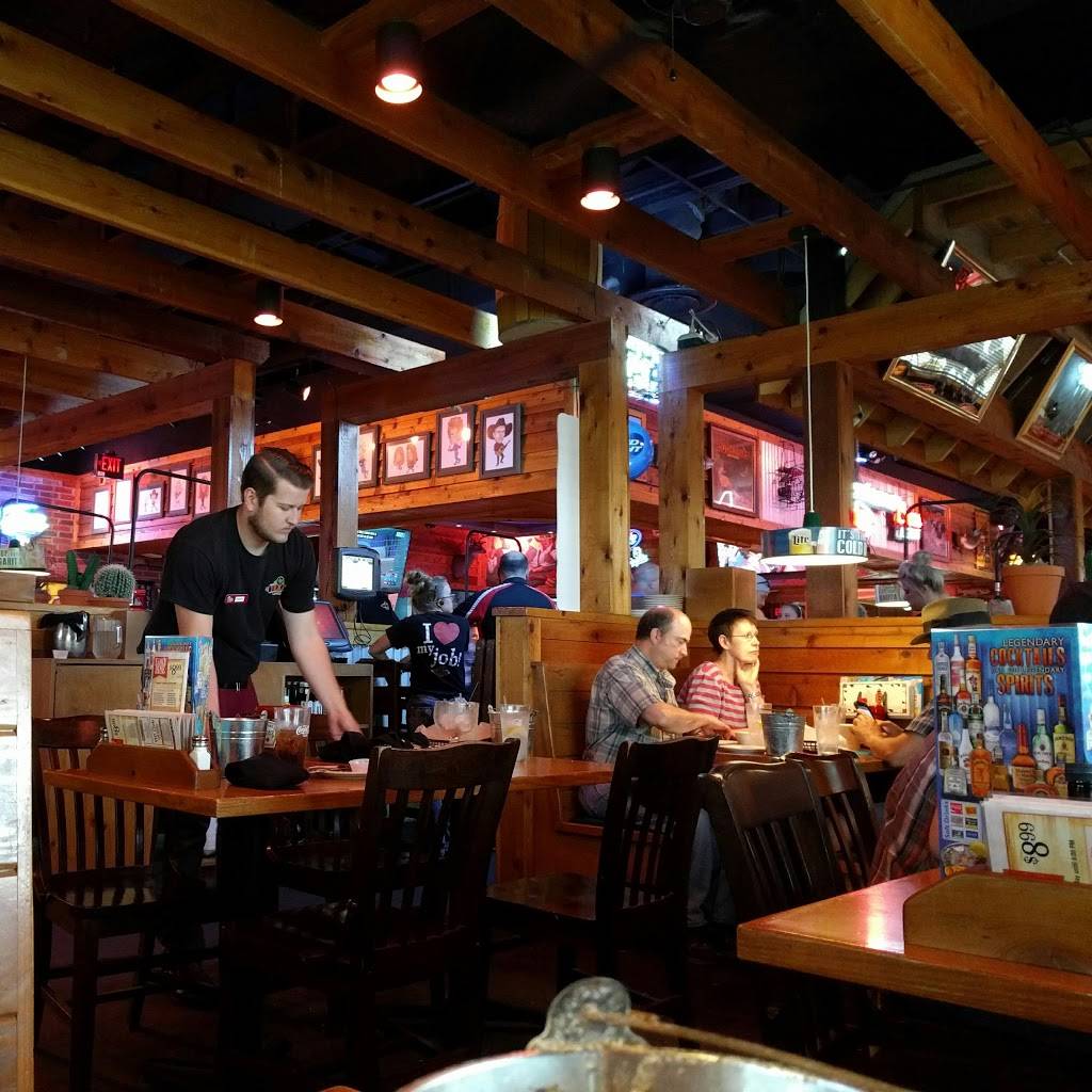 Texas Roadhouse | restaurant | 925 N Belt Hwy, St Joseph, MO 64506, USA | 8166762333 OR +1 816-676-2333