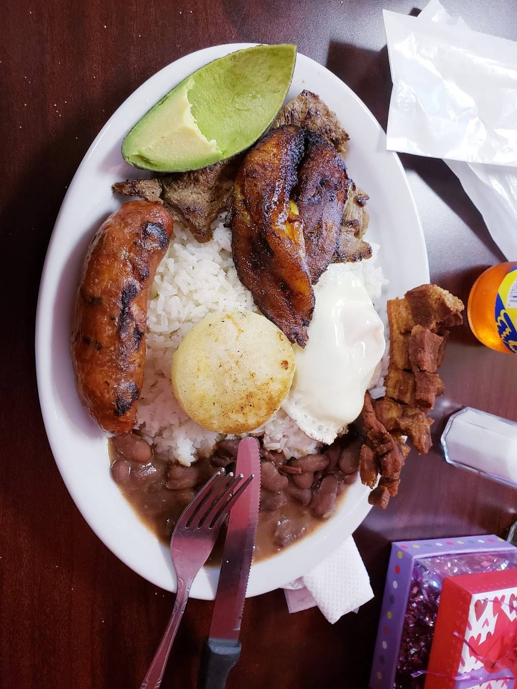La Cucharita Colombian Restaurant | restaurant | 15132 Old Hickory Blvd, Nashville, TN 37211, USA | 6159678625 OR +1 615-967-8625