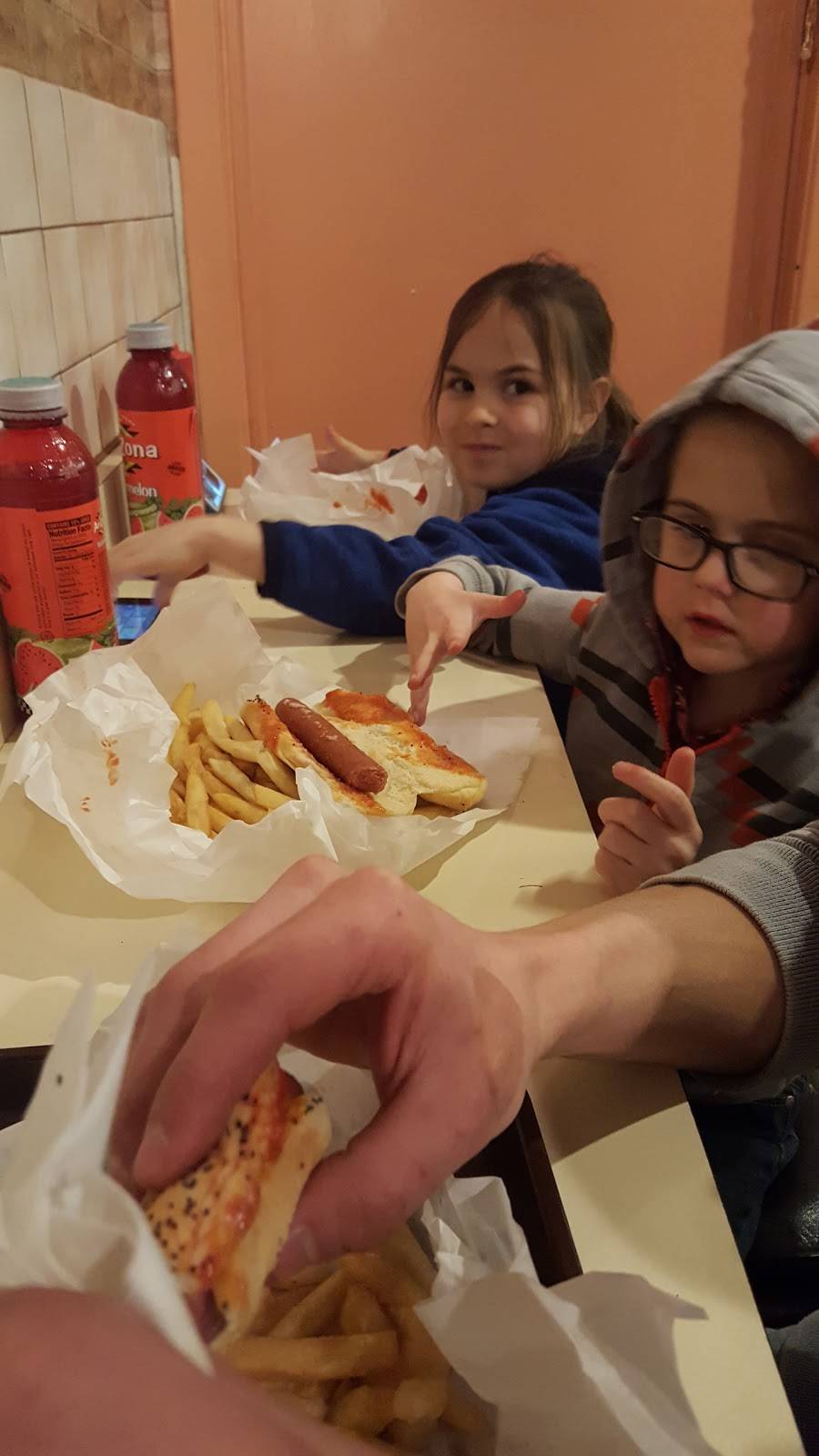 Patio Restaurant | restaurant | 1503 W Taylor St, Chicago, IL 60607, USA | 3128290454 OR +1 312-829-0454