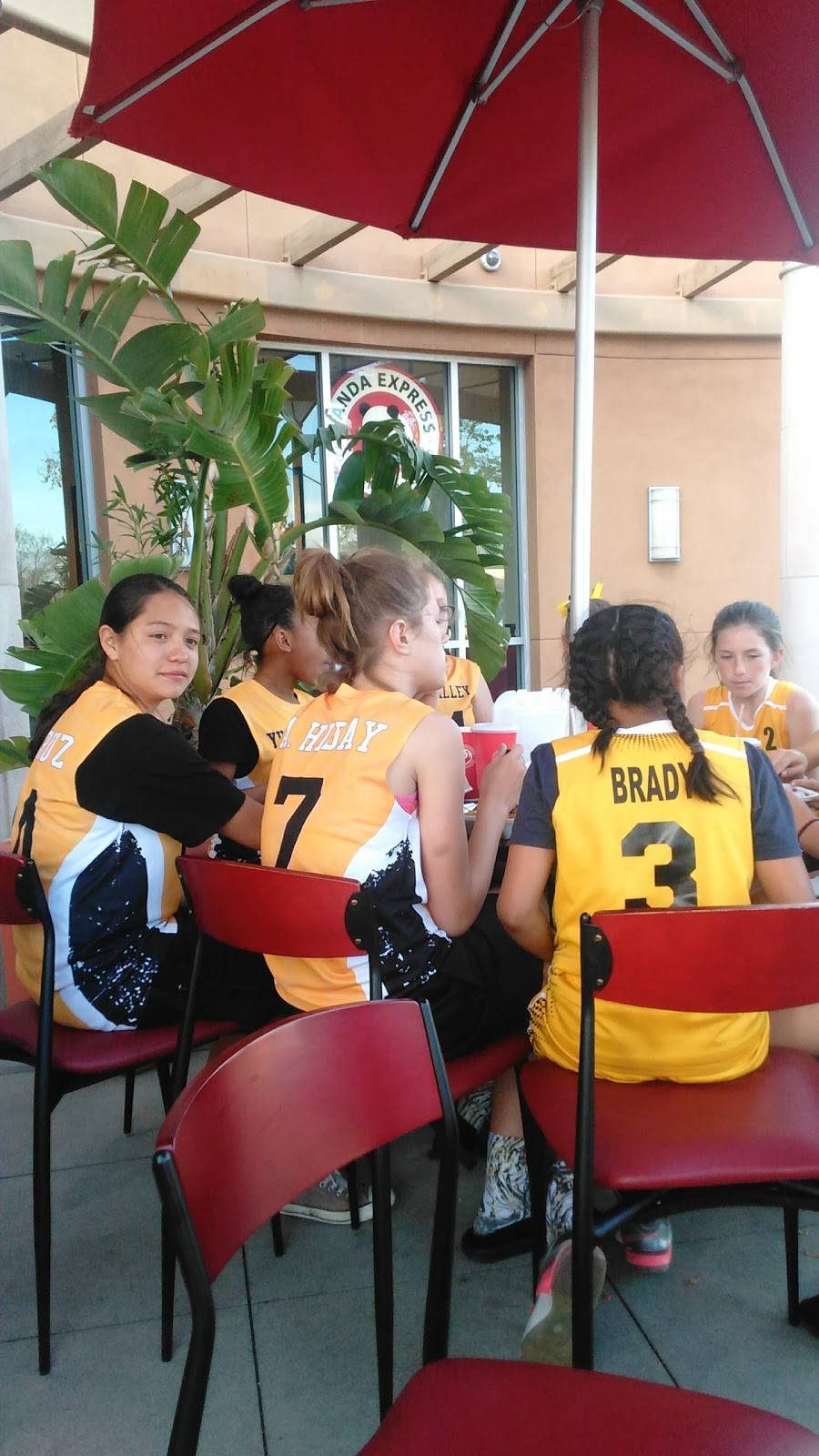 Panda Express | restaurant | 1668 E 2nd St, Beaumont, CA 92223, USA | 9517694459 OR +1 951-769-4459