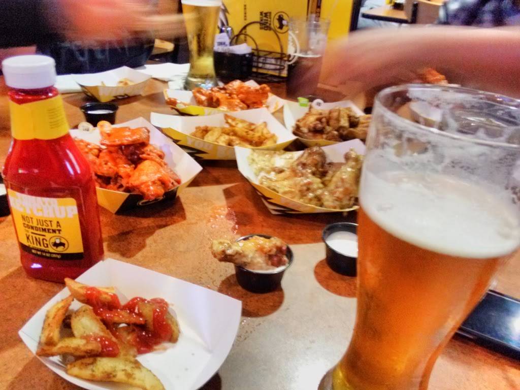 Buffalo Wild Wings | meal takeaway | 3525 W Carson St #163, Torrance, CA 90503, USA | 3105423400 OR +1 310-542-3400