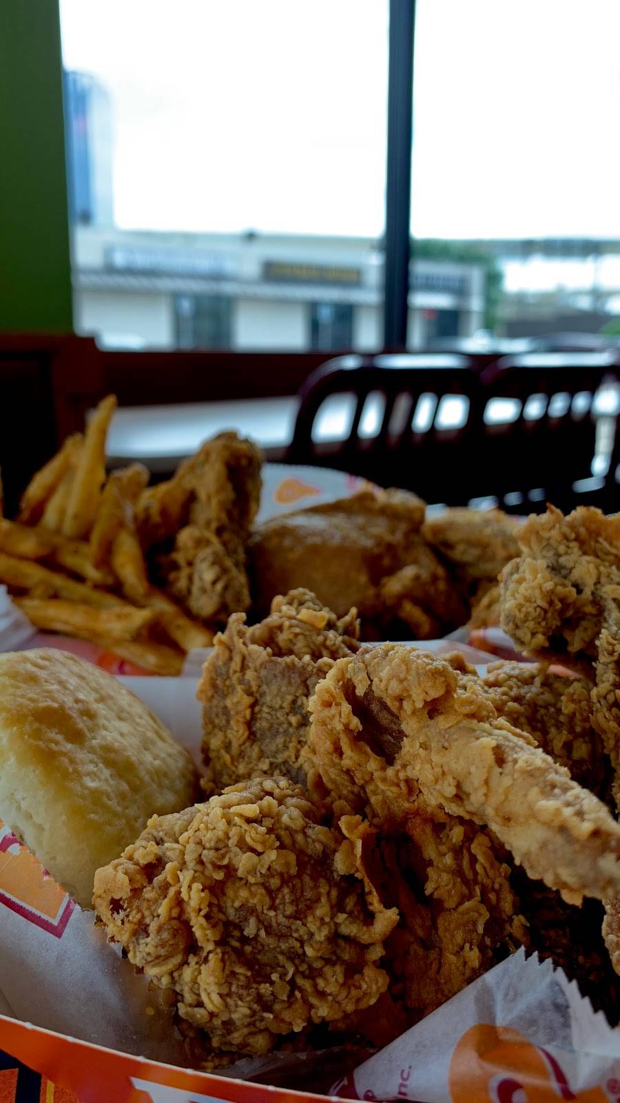 Popeyes Louisiana Kitchen | restaurant | 212 Continental Ave, Dallas, TX 75207, USA | 2147417478 OR +1 214-741-7478