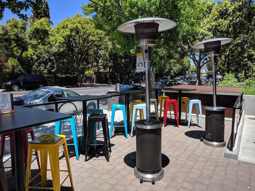 Hometown Heroes Sports Bar & Eatery | restaurant | 4000 Adeline St, Emeryville, CA 94608, USA | 5102509311 OR +1 510-250-9311