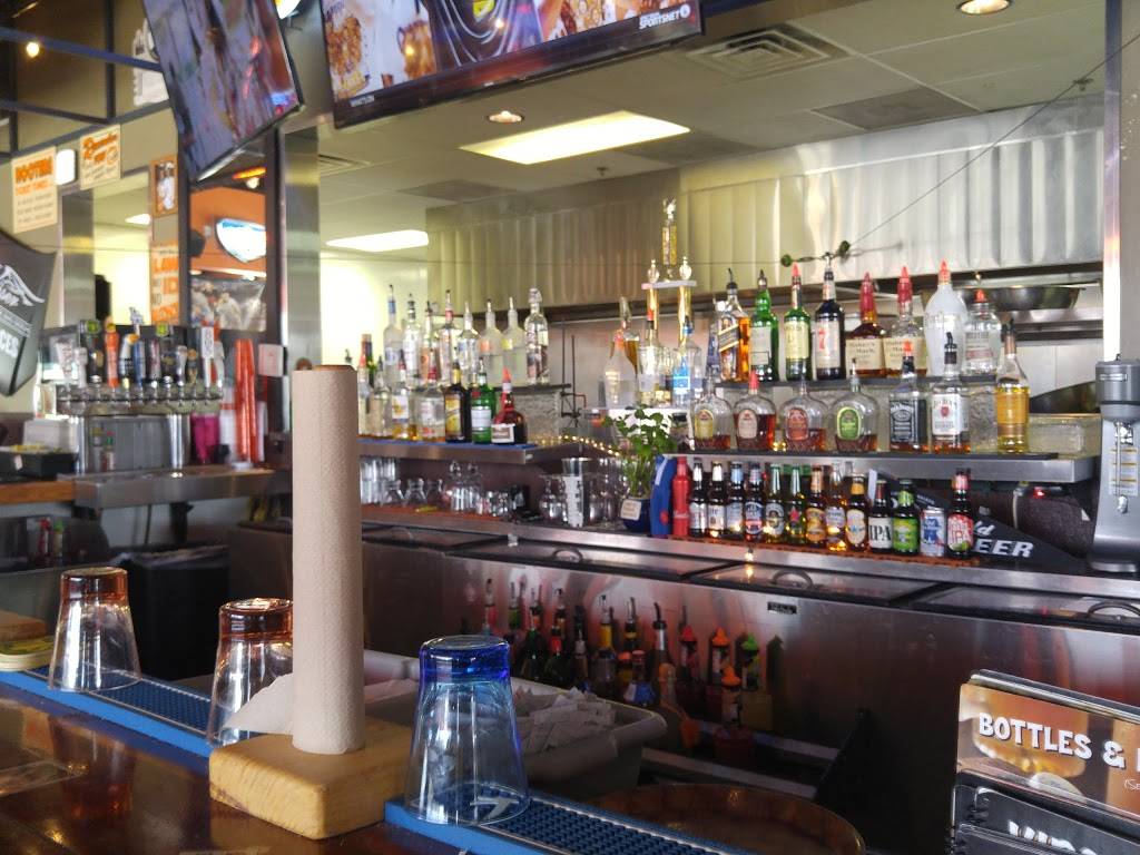 Hooters | restaurant | 4208 Rosedale Hwy, Bakersfield, CA 93308, USA | 6616349464 OR +1 661-634-9464