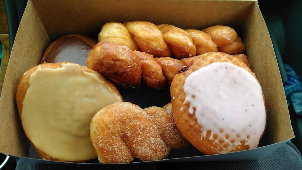 Tastys Donuts | restaurant | 441 W North St, Kendallville, IN 46755, USA | 2603491928 OR +1 260-349-1928