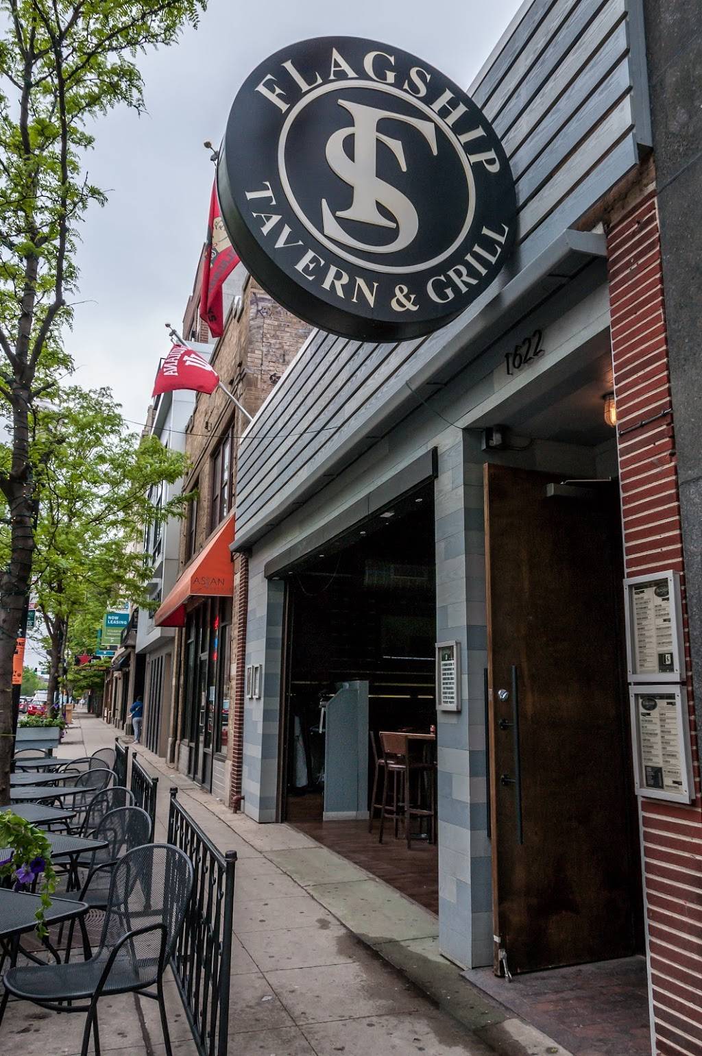 Flagship Tavern & Grill | restaurant | 1622 W Belmont Ave, Chicago, IL 60657, USA | 7732813805 OR +1 773-281-3805