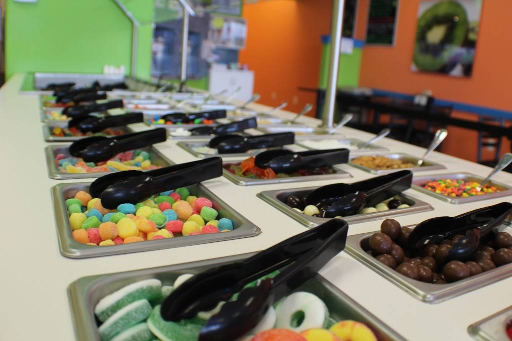 Just Peachy Frozen Yogurt | restaurant | 17020 Twin Lakes Ave C-105, Marysville, WA 98270, USA | 3609268657 OR +1 360-926-8657