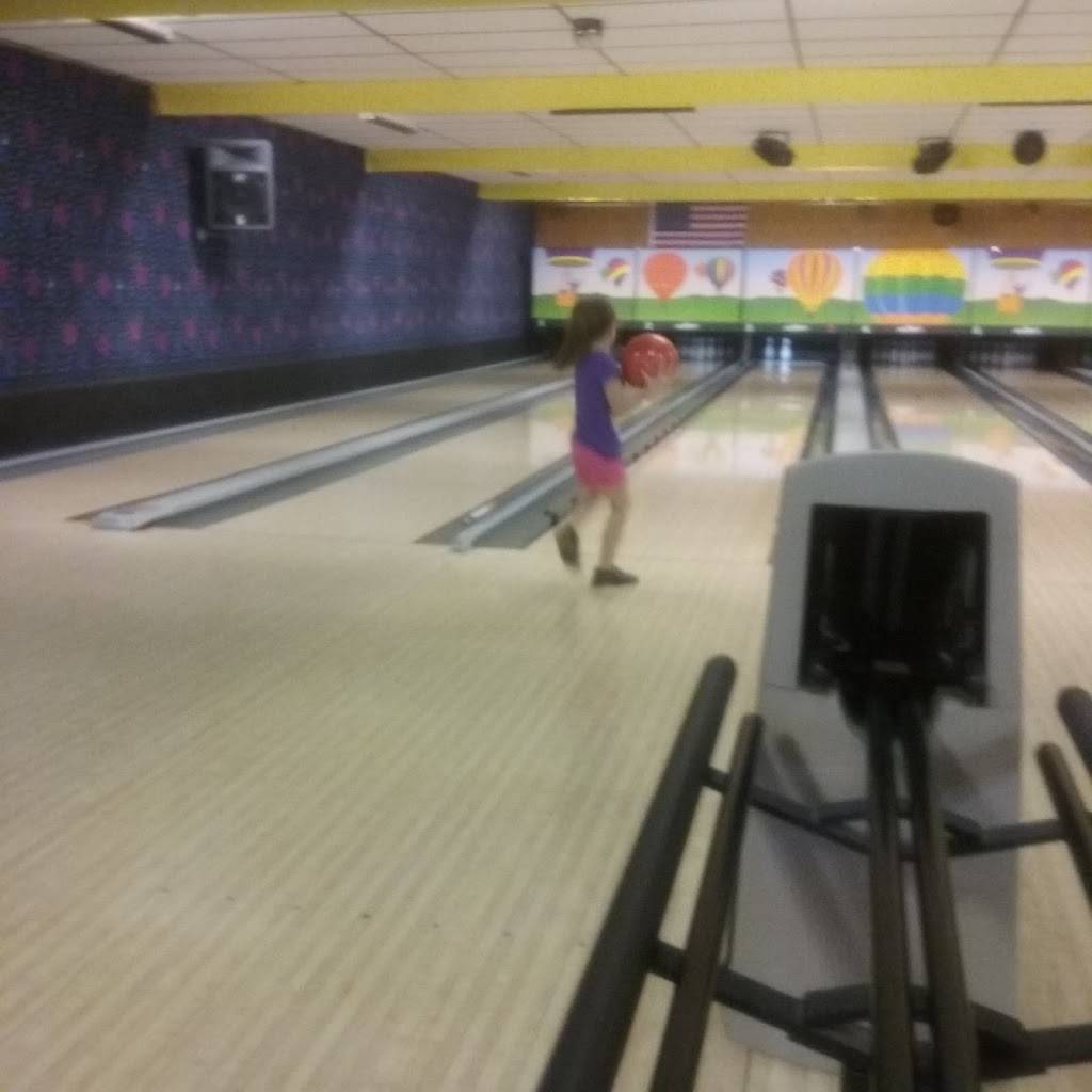 POs Pub & Grill at Pollards Bowl | night club | 1119 S Main St, Versailles, IN 47042, USA | 8126896461 OR +1 812-689-6461