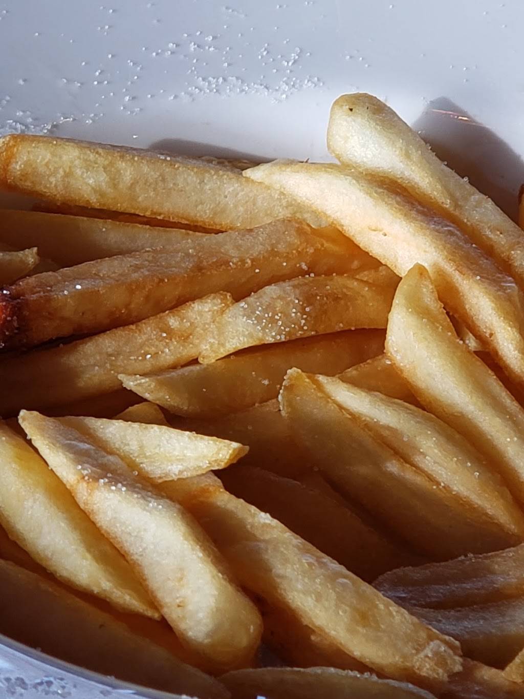 Mikes | restaurant | 12500 Rue Sherbrooke E, Pointe-aux-Trembles, QC H1B 1C9, Canada | 5146452840 OR +1 514-645-2840