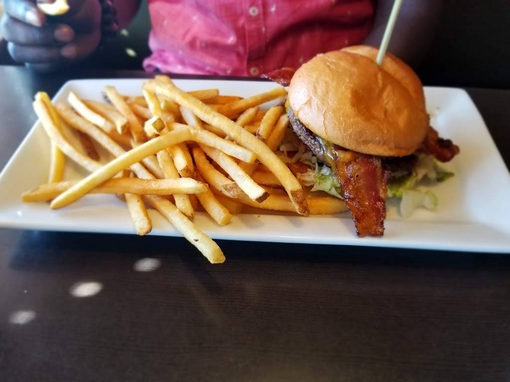 Ruby Tuesday | restaurant | 543 Oglethorpe Hwy, Hinesville, GA 31313, USA | 9124482552 OR +1 912-448-2552