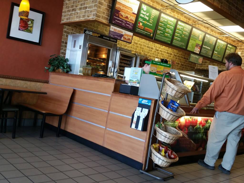 Subway | restaurant | 1051 Village Hwy, Rustburg, VA 24588, USA | 4343323333 OR +1 434-332-3333