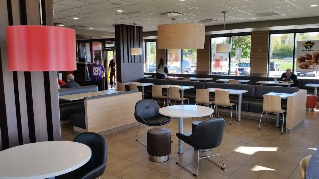 McDonalds | cafe | 3045 Holiday Ln, Eagan, MN 55121, USA | 6516865210 OR +1 651-686-5210