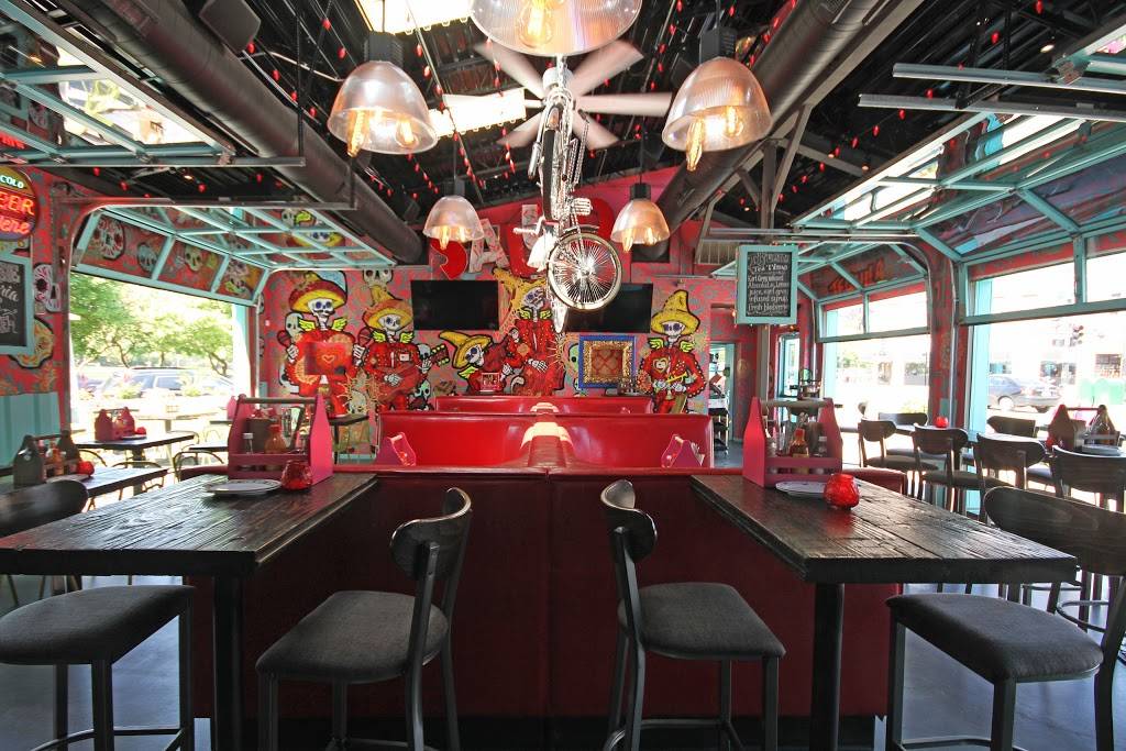 Broken English Taco Pub | restaurant | 2576 N Lincoln Ave, Chicago, IL 60614, USA | 3129290045 OR +1 312-929-0045