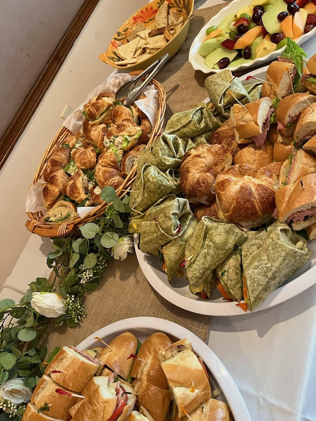 Foodies Cafe | restaurant | 280 Westbury Ave, Carle Place, NY 11514, USA | 5165573702 OR +1 516-557-3702