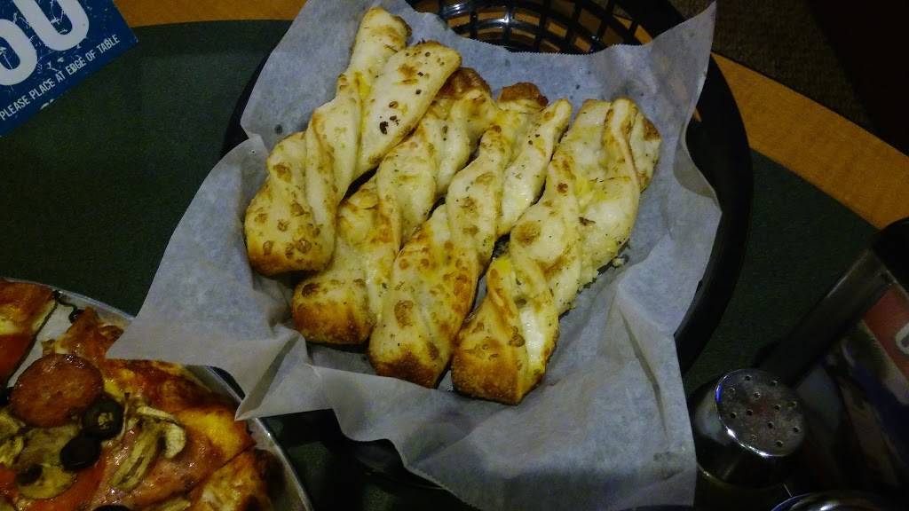 Round Table Pizza | meal delivery | 2511 Naglee Rd, Tracy, CA 95304, USA | 2098320058 OR +1 209-832-0058