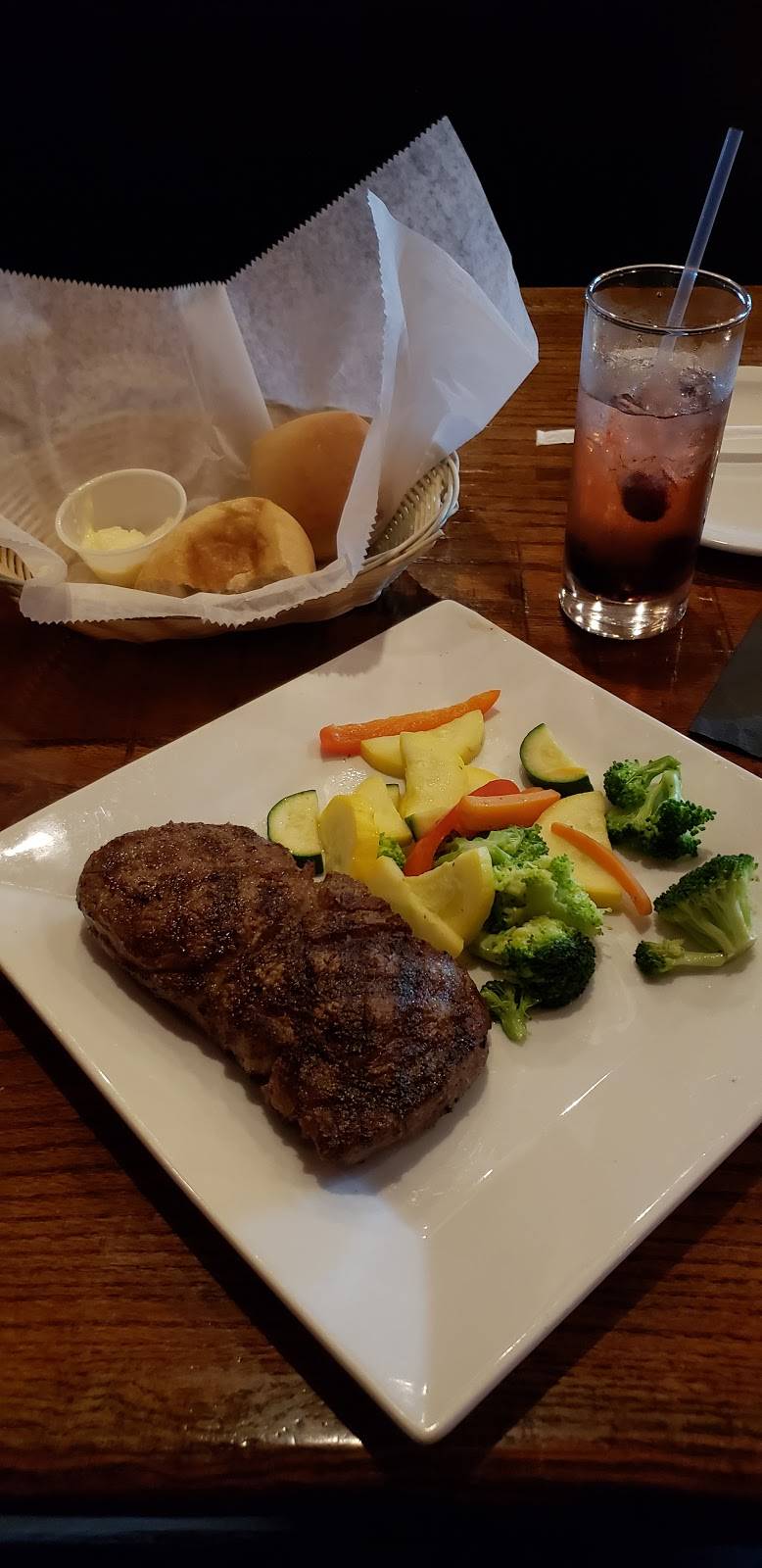 Steaks on the Square | restaurant | 112 Westover Dr, Danville, VA 24541, USA | 4347929663 OR +1 434-792-9663