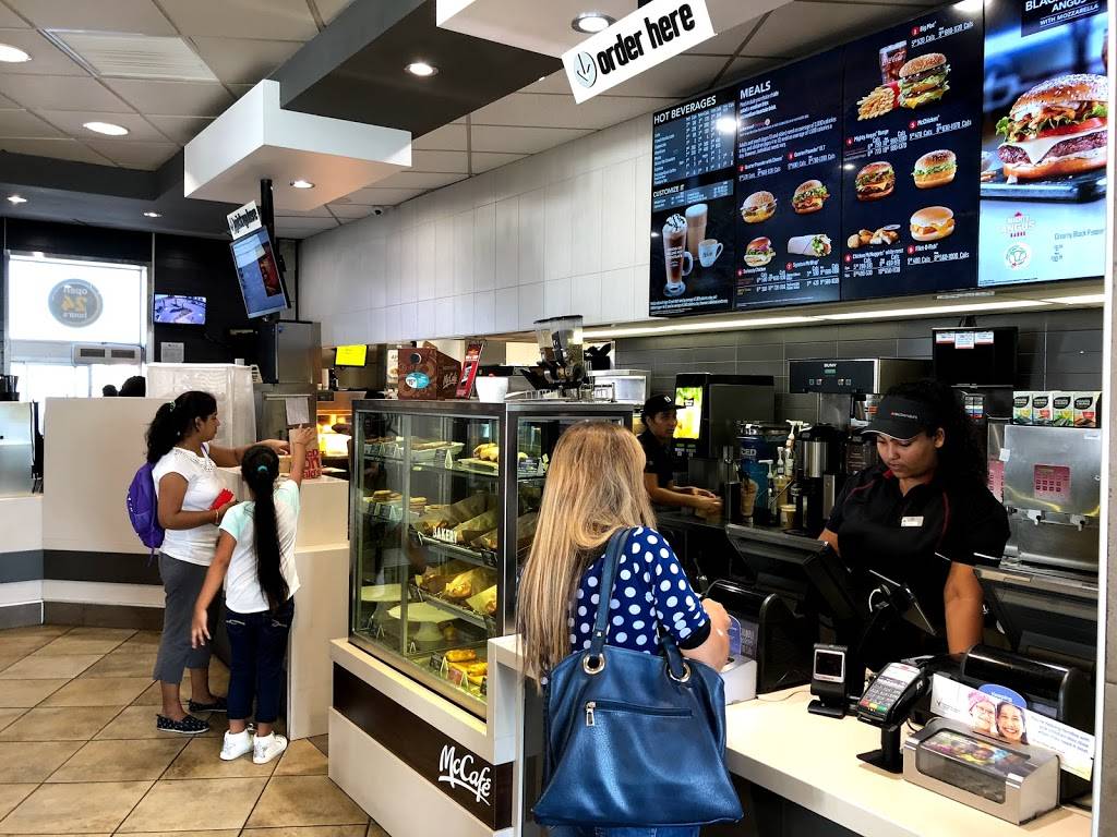 McDonalds | cafe | 3510 Derry Rd E, Mississauga, ON L4T 3V7, Canada | 9056778711 OR +1 905-677-8711
