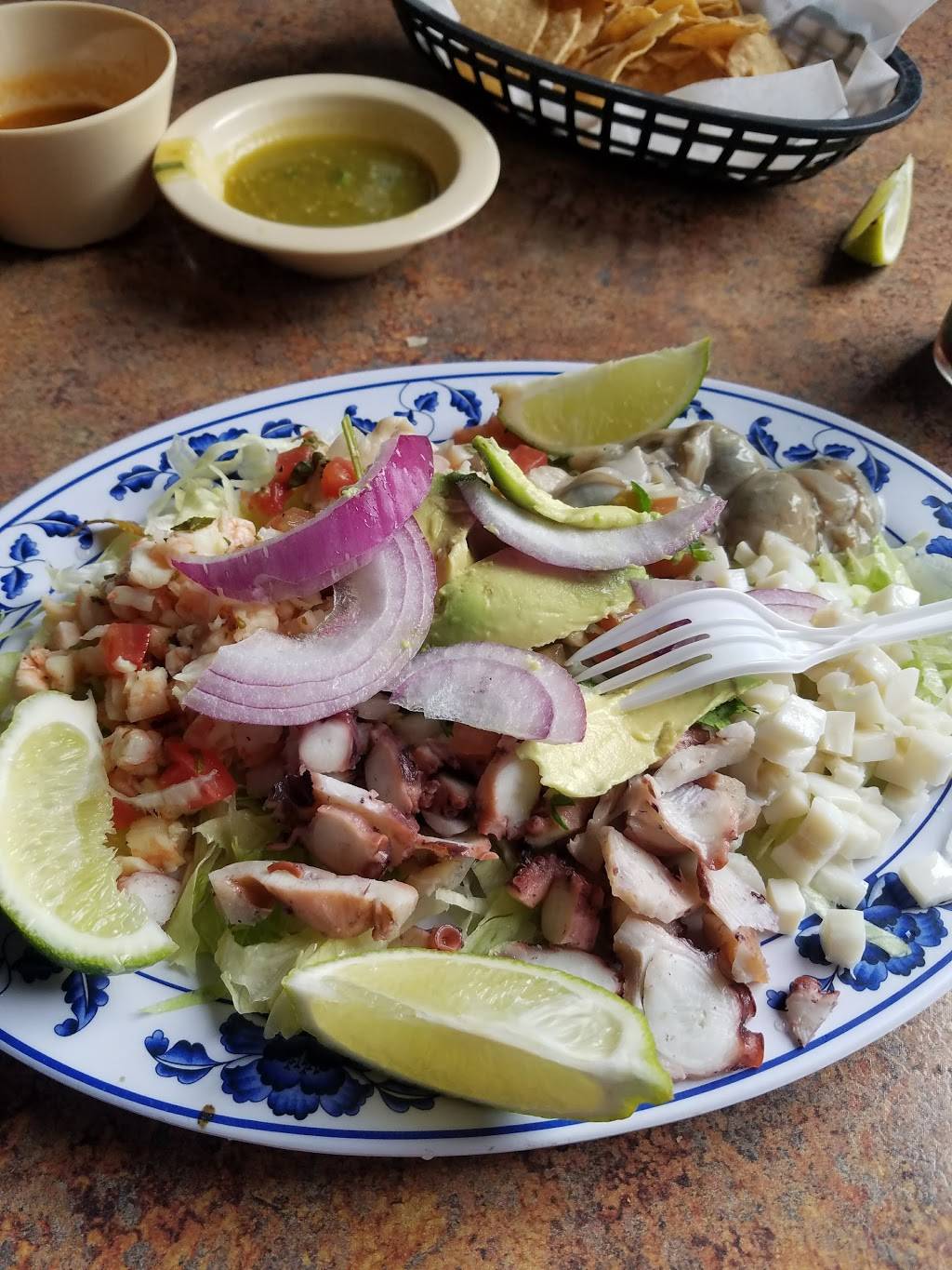 Ostioneria Michoacan | restaurant | 1006 Federal Rd, Houston, TX 77015, USA | 7133304419 OR +1 713-330-4419
