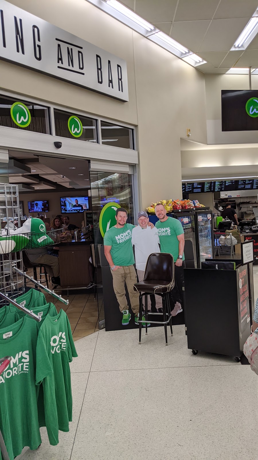 Wahlburgers | restaurant | 4064 E 53rd St, Davenport, IA 52807, USA | 5633593120 OR +1 563-359-3120